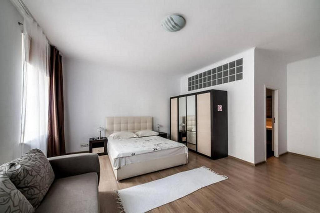 Apartment In The Center Of "Opera" Lviv Buitenkant foto